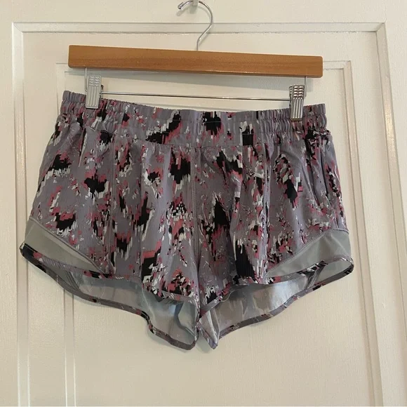 Lululemon Hotty Hot Low Rise shorts